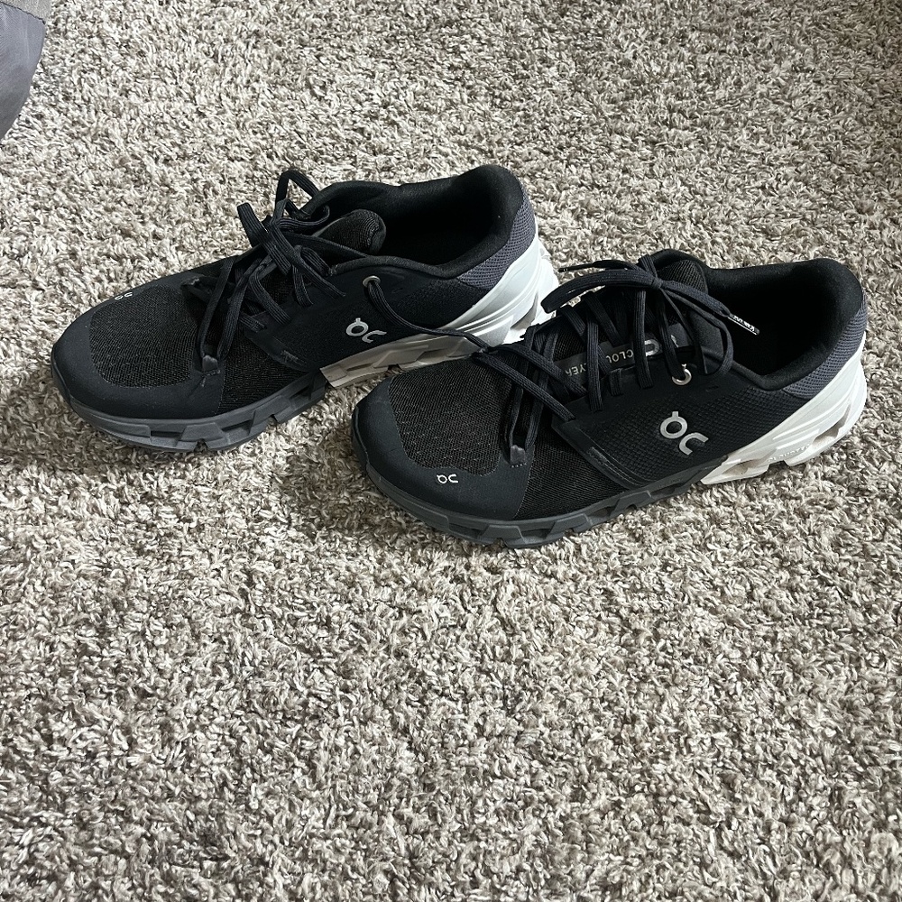 Women's ON cloud flyer 4